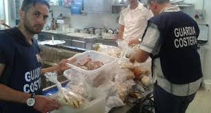 PESCE E CARNE SCADUTI DA TRE ANNI SERVITI NEI RISTORANTI - 27/06/2013